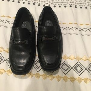 Black toddler dress shoes. Size 7 toddler